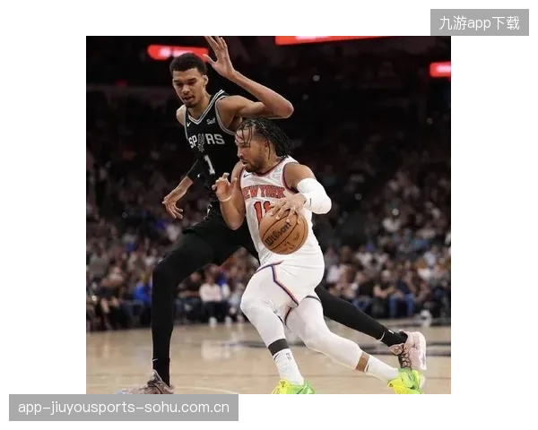 NBA尼克斯快攻反超氛围狂热